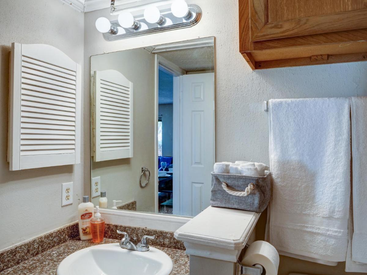 Lovely 2 Bedroom, 1 Bath Condo With Pools And Gym. Х'юстон Екстер'єр фото