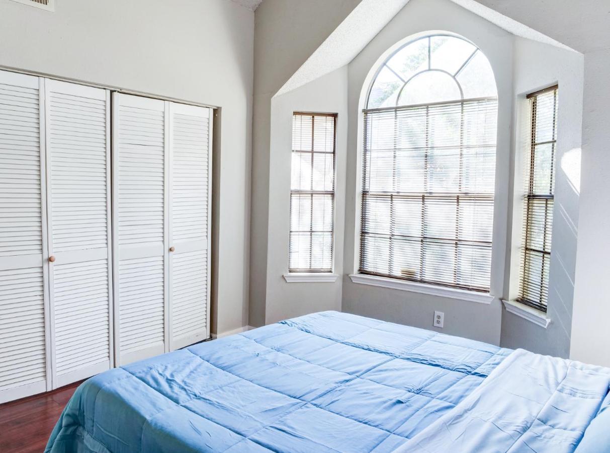 Lovely 2 Bedroom, 1 Bath Condo With Pools And Gym. Х'юстон Екстер'єр фото