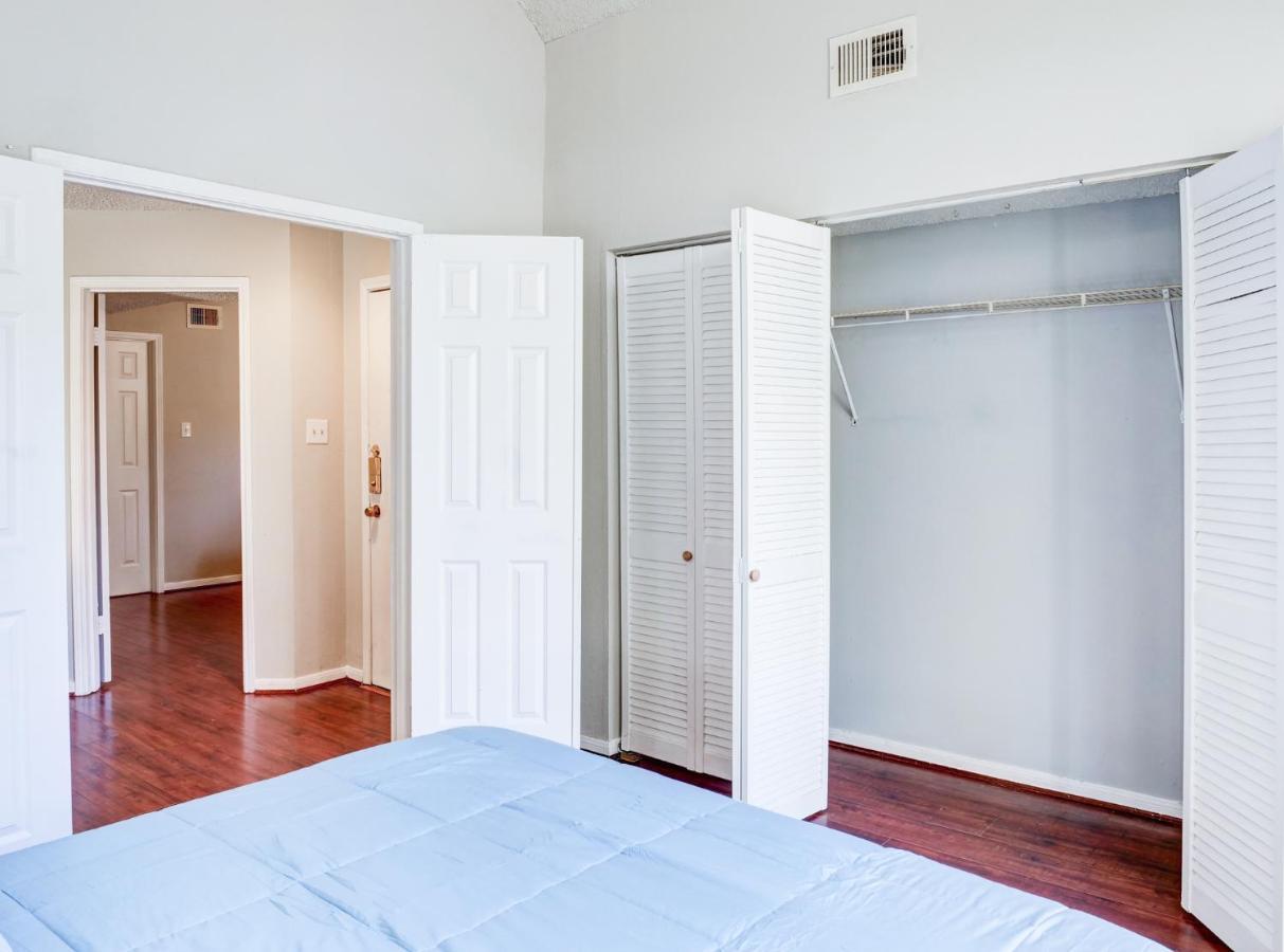 Lovely 2 Bedroom, 1 Bath Condo With Pools And Gym. Х'юстон Екстер'єр фото